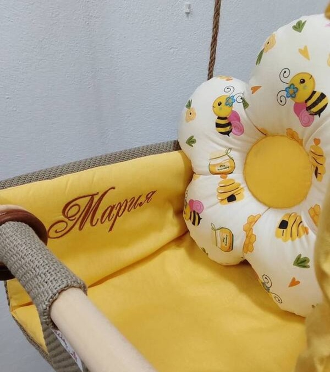 Бебеша люлка цвете - Пчелички