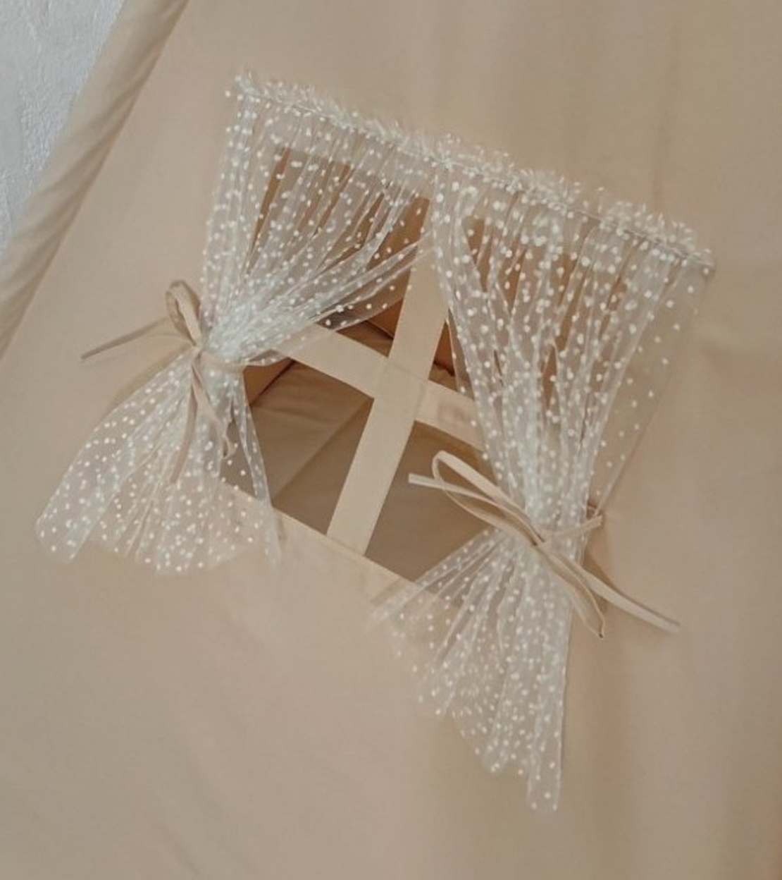 Едноцветна палатка в бежово за момиче с тънко килимче - 