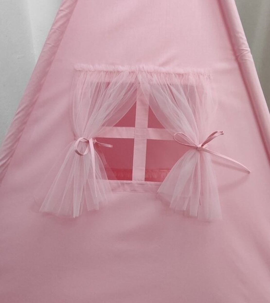 Едноцветна палатка за момиче в розово с тюл и дебело килимче