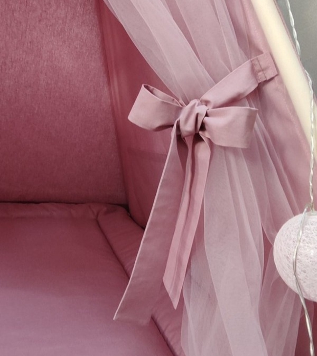 Едноцветна палатка за момиче с дебело килимче - Пепел от рози