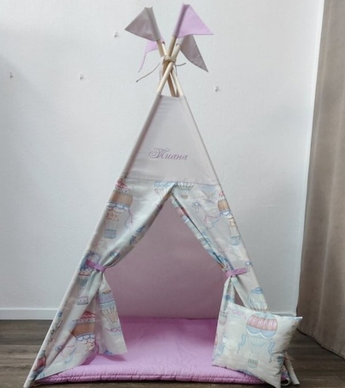 Едноцветна палатка в лилаво за момиче с дебело килимче - Въздушни балони и лила