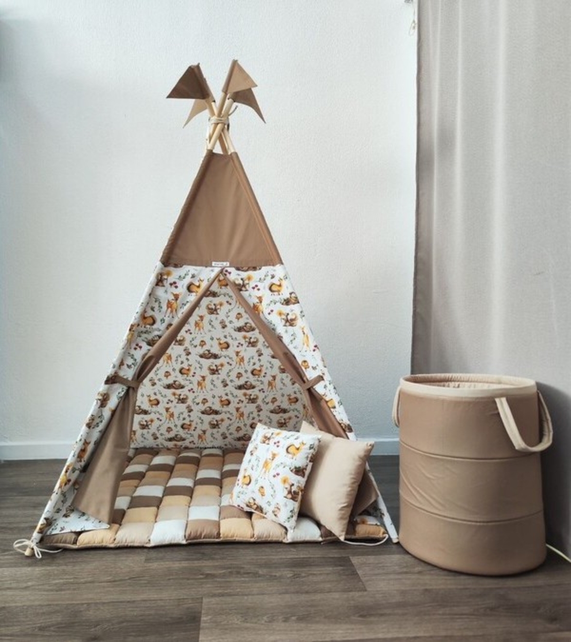 Детска палатка с дебело килимче на квадратчета - 