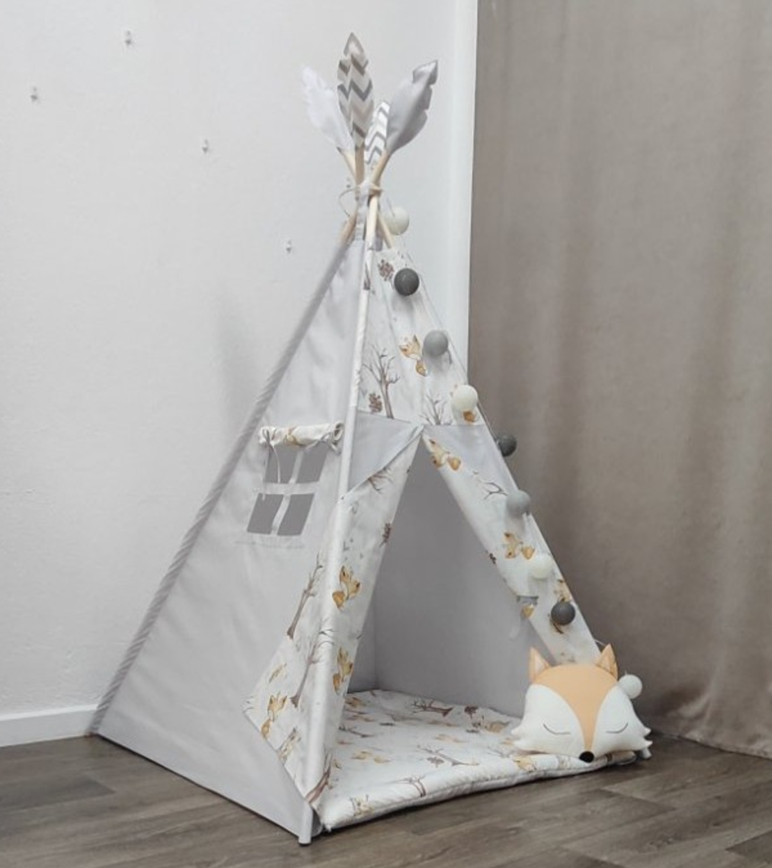 Едноцветна палатка в сиво с дебело килимче  - Лисици в гората