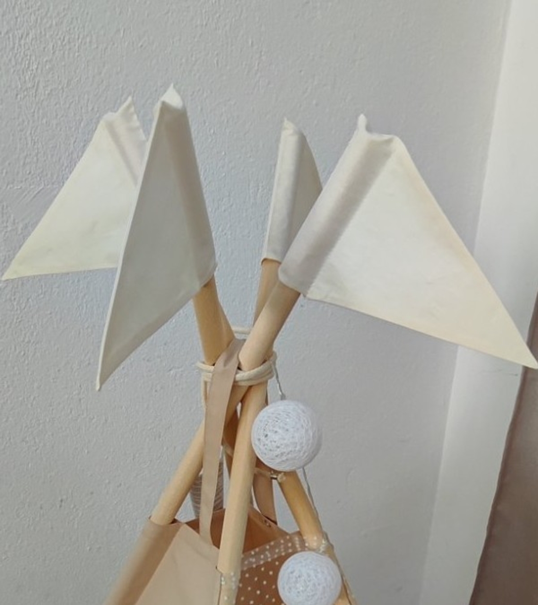 Едноцветна палатка в бежово за момиче с тънко килимче - 