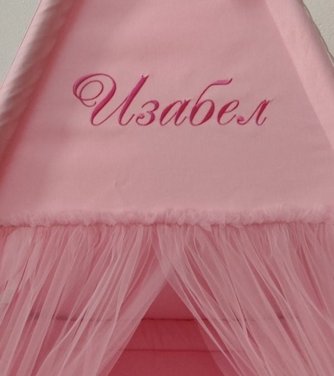 Едноцветна палатка за момиче в розово с тюл и дебело килимче