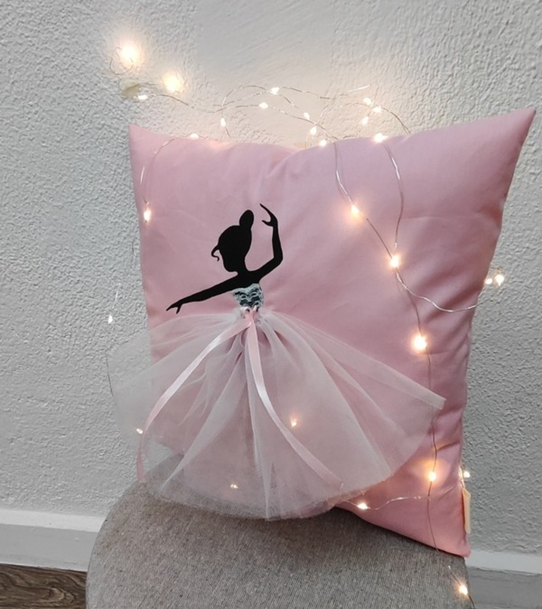 Декоративна възглавница балерина