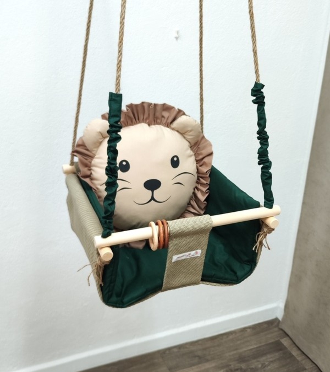 Бебешка люлка Джунгла - лъвче в тъмно зелено с кафява грива