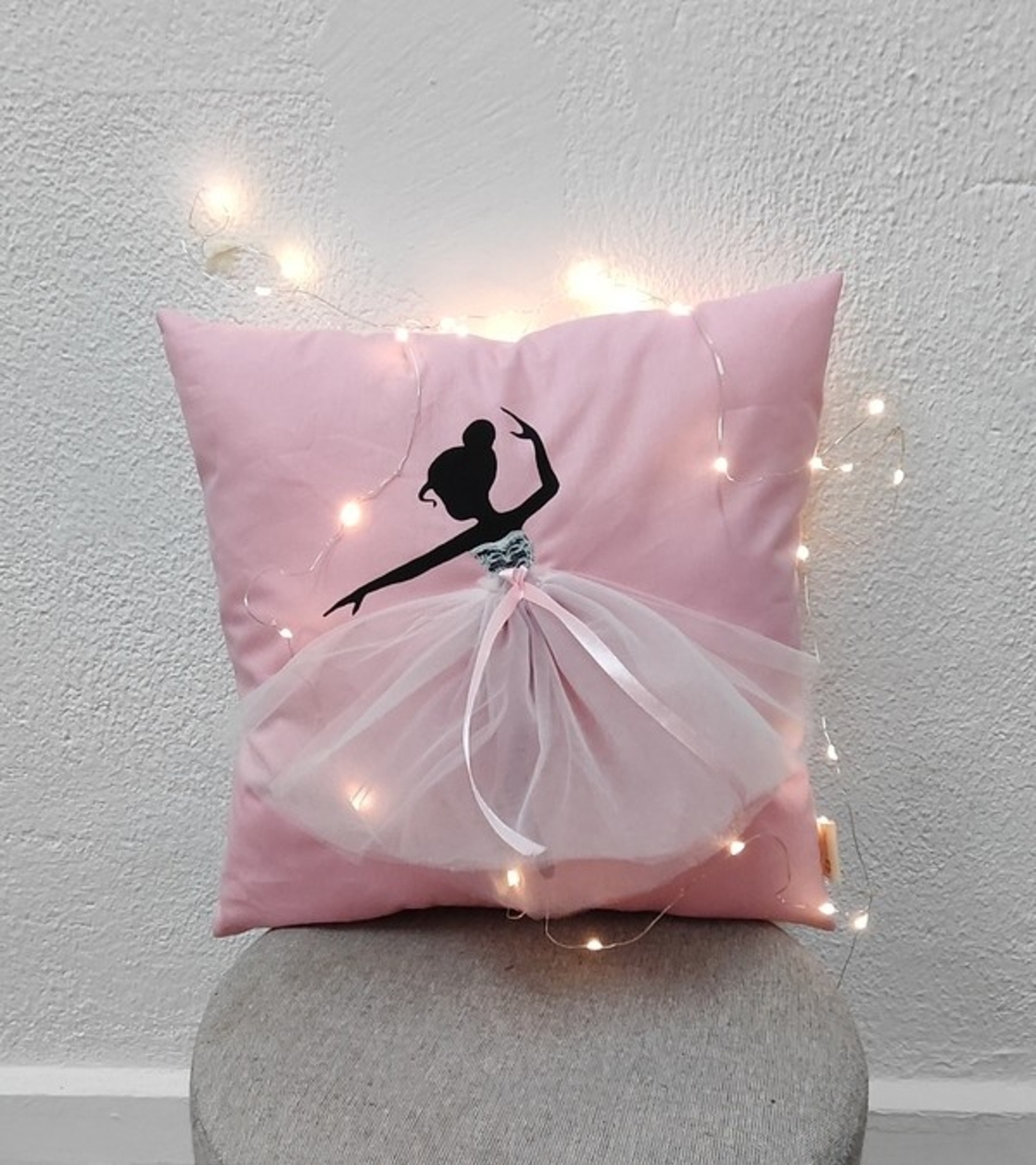 Декоративна възглавница балерина