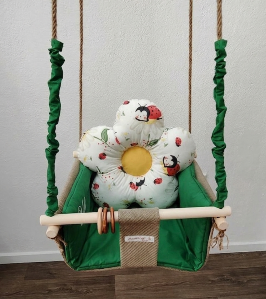 Бебеша люлка цвете - Калинки в зелено