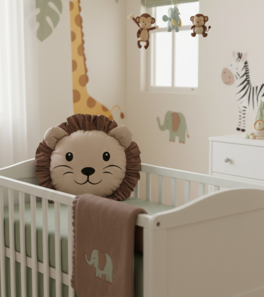 Декоративна възглавница лъвче с кафява грива