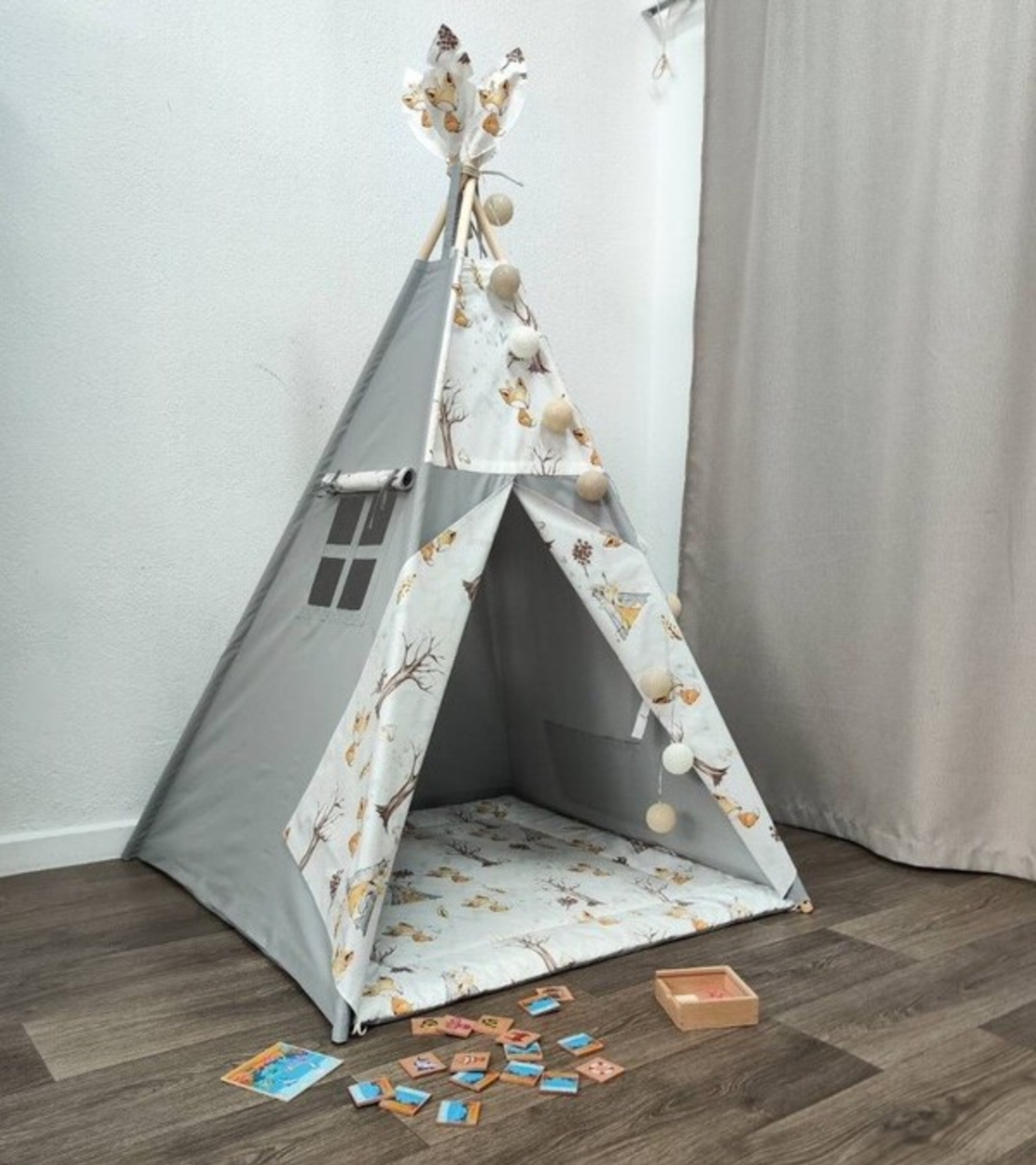 Едноцветна палатка с тънко килимче - Лисици в гората