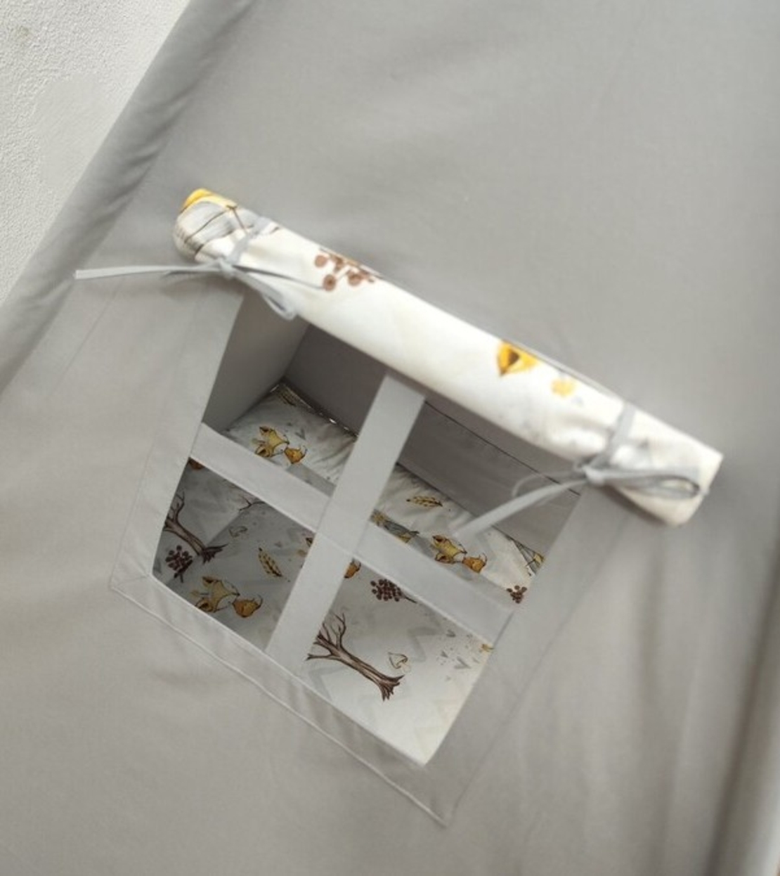 Едноцветна палатка с тънко килимче - Лисици в гората