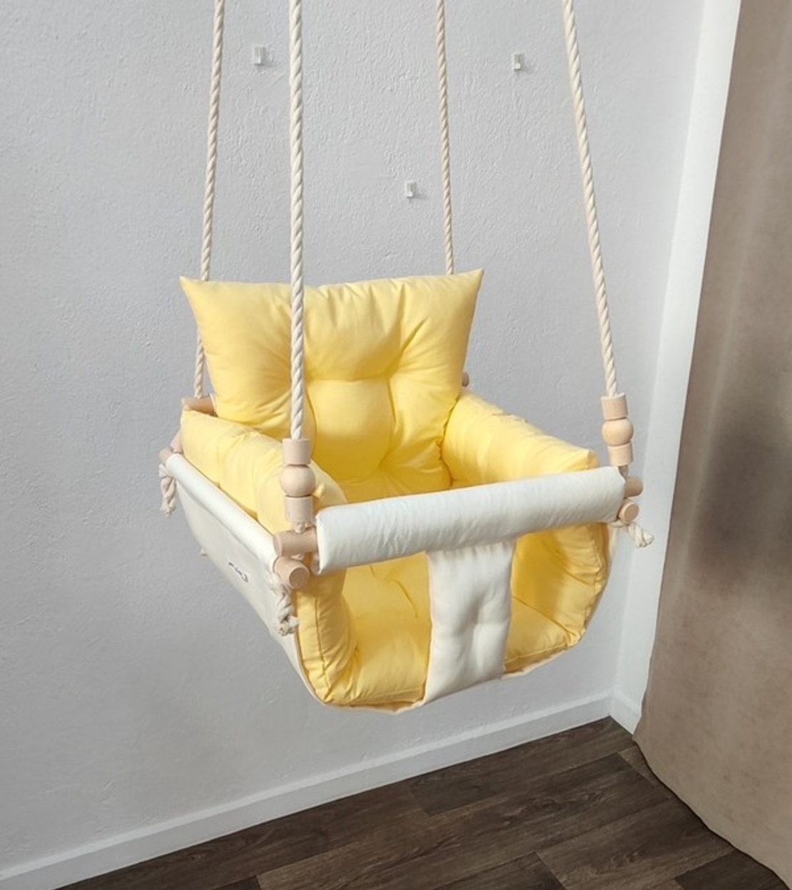 Луксозна бебешка люлка в жълто