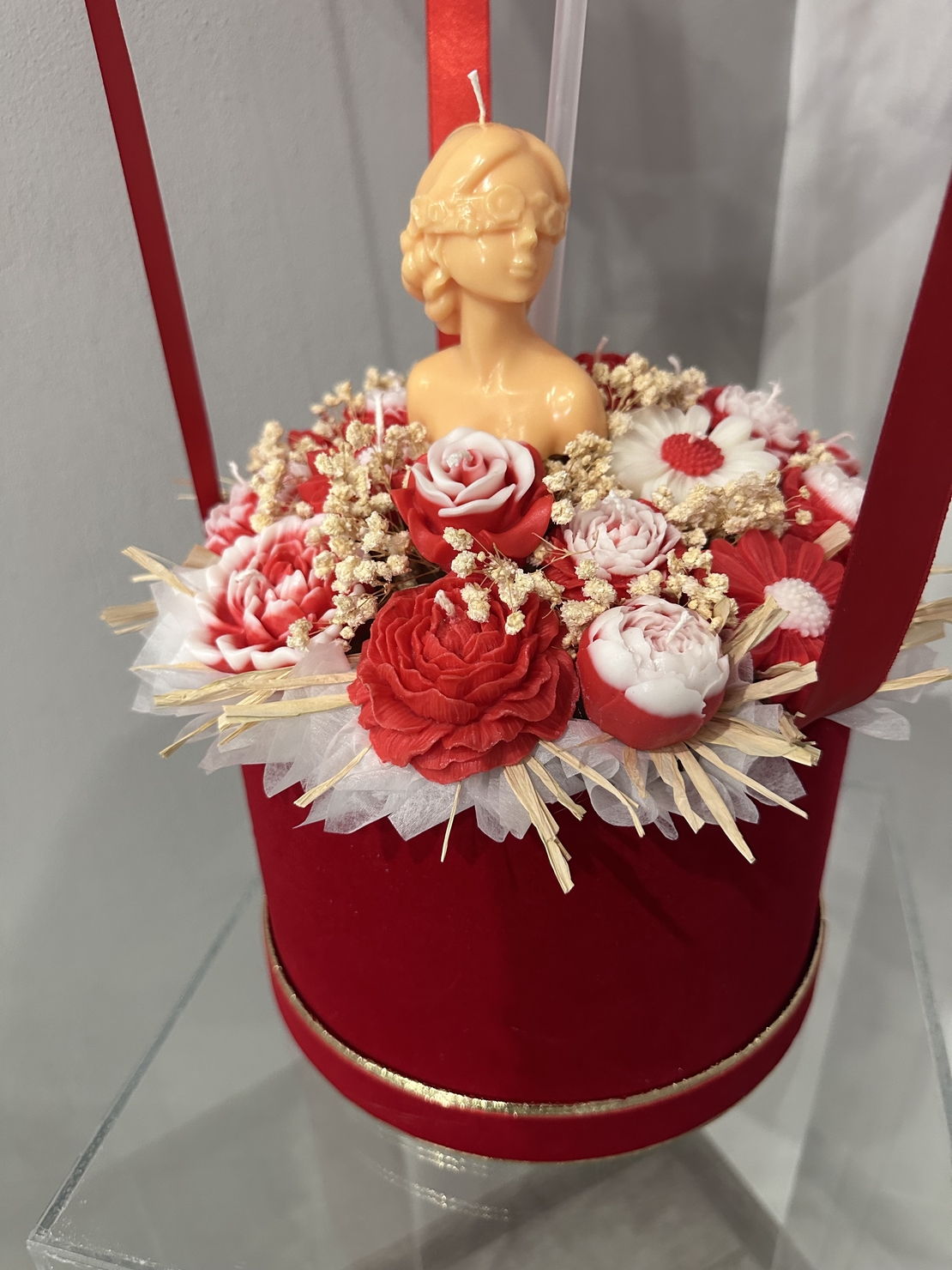 Кристален балон със соеви свещи в червено и бяло