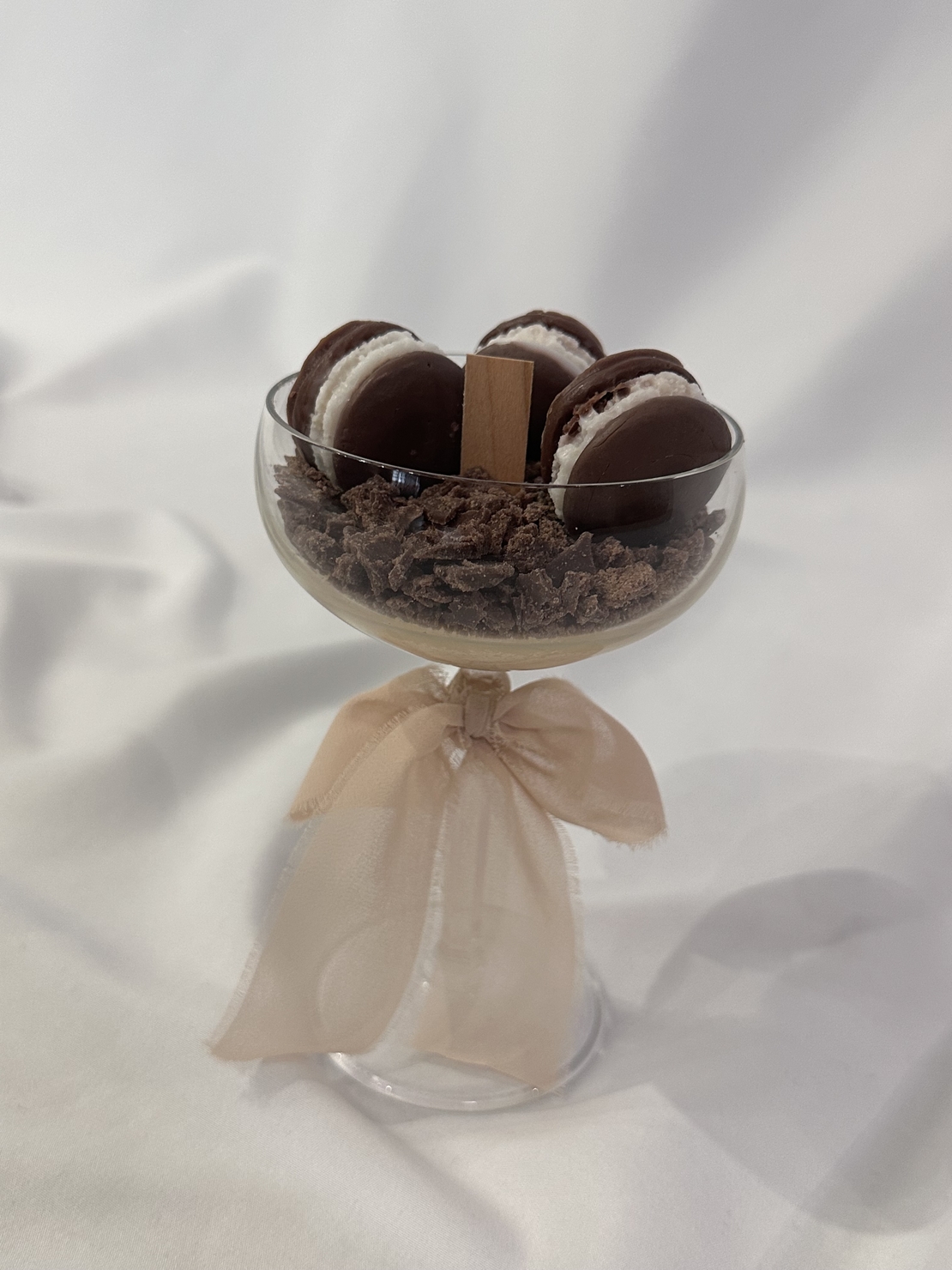 Соева свещ в чаша с бисквити