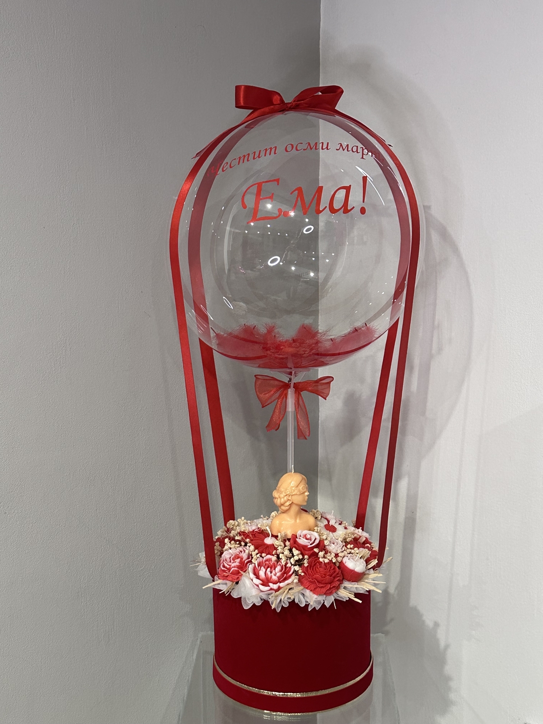 Кристален балон със соеви свещи в червено и бяло