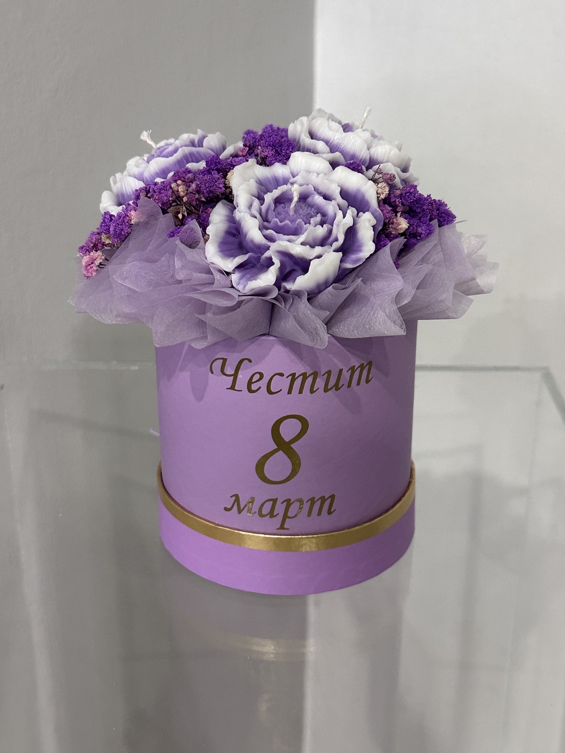 Соеви свещи в кутия за 8 март