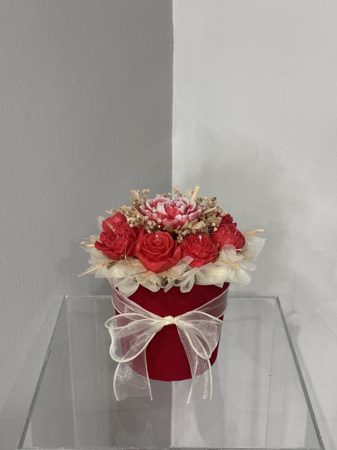 Соеви свещи в кутия в червено