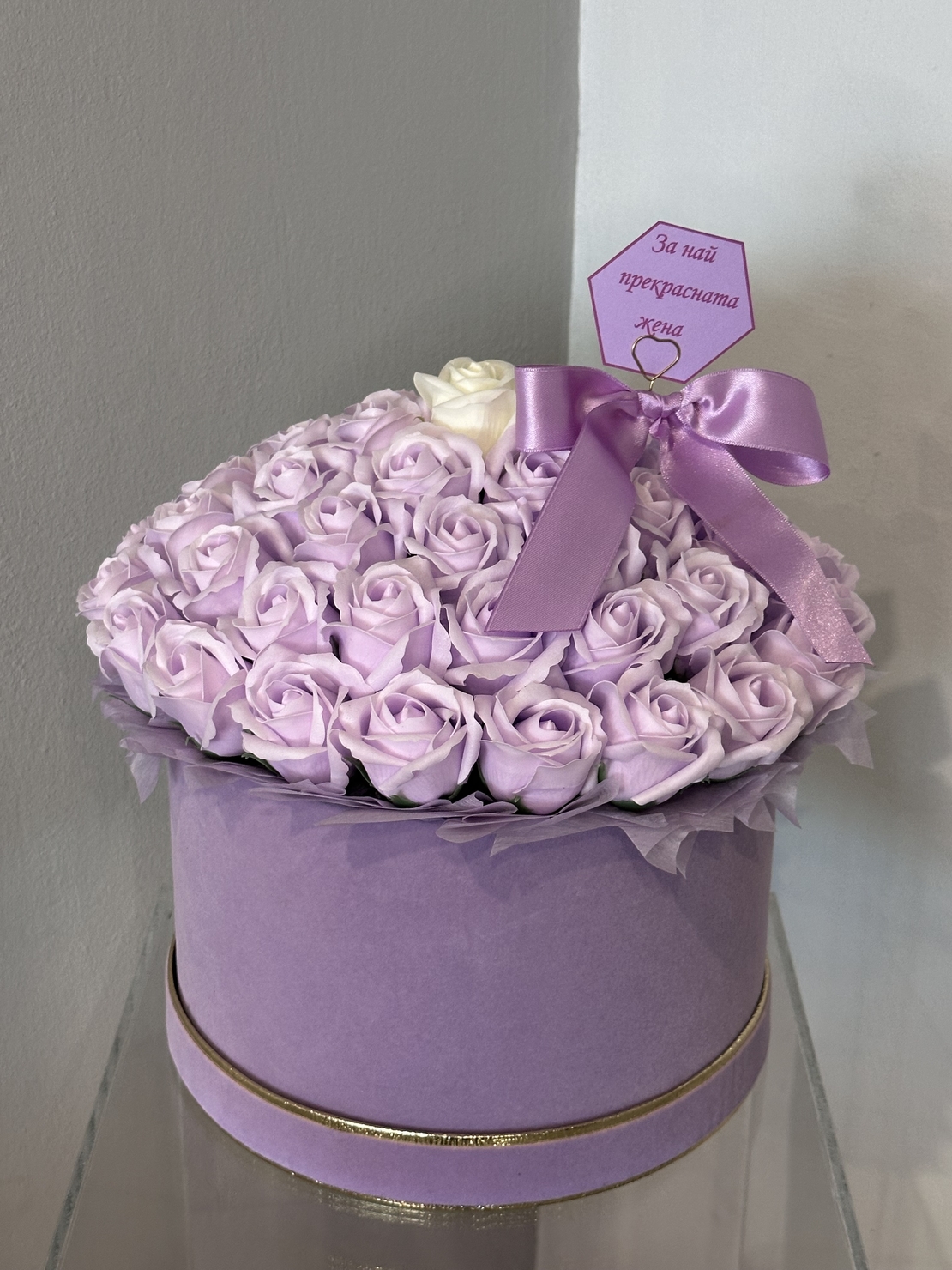 51 броя рози от пластичен сапун лилави