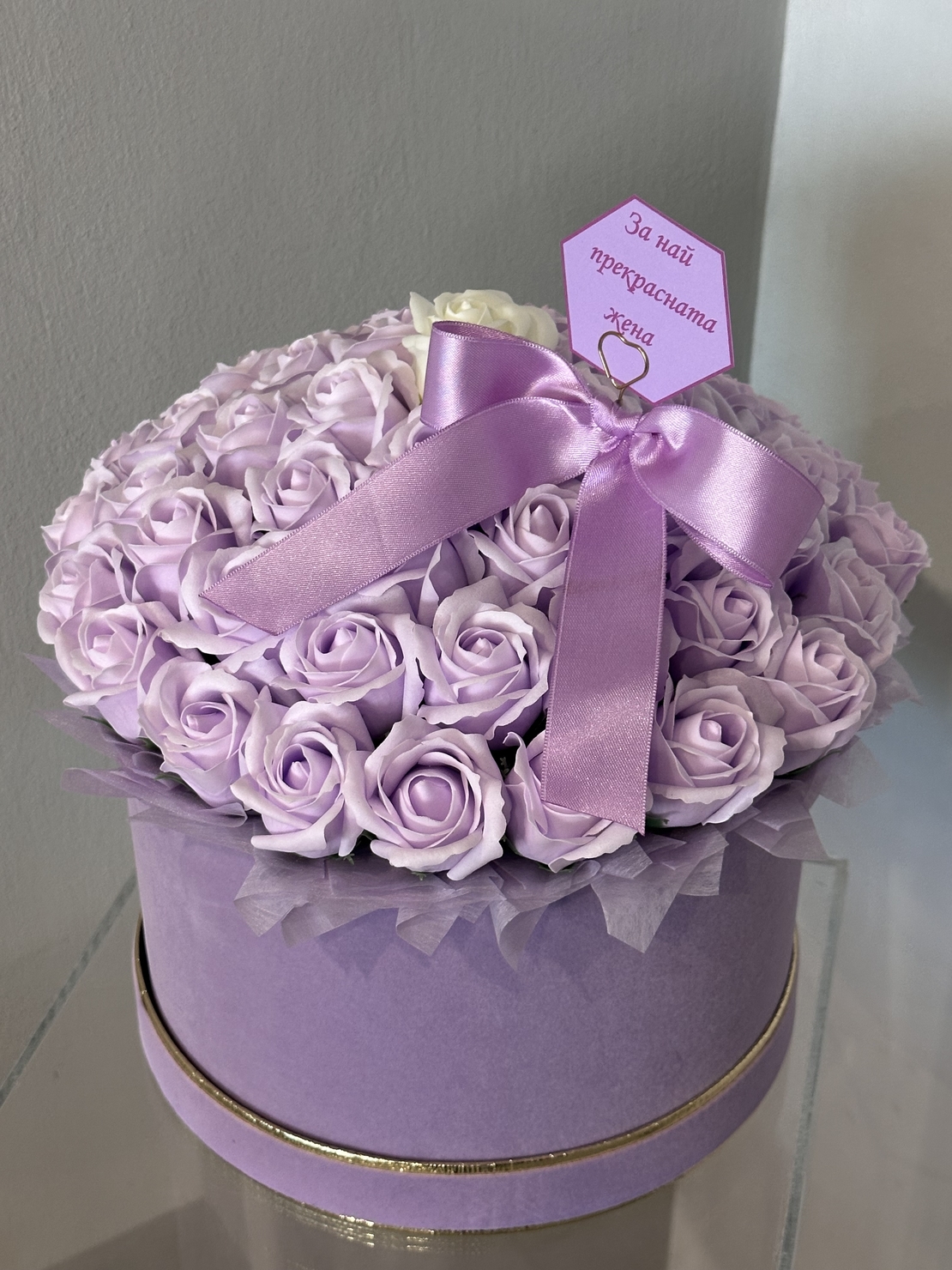 51 броя рози от пластичен сапун лилави