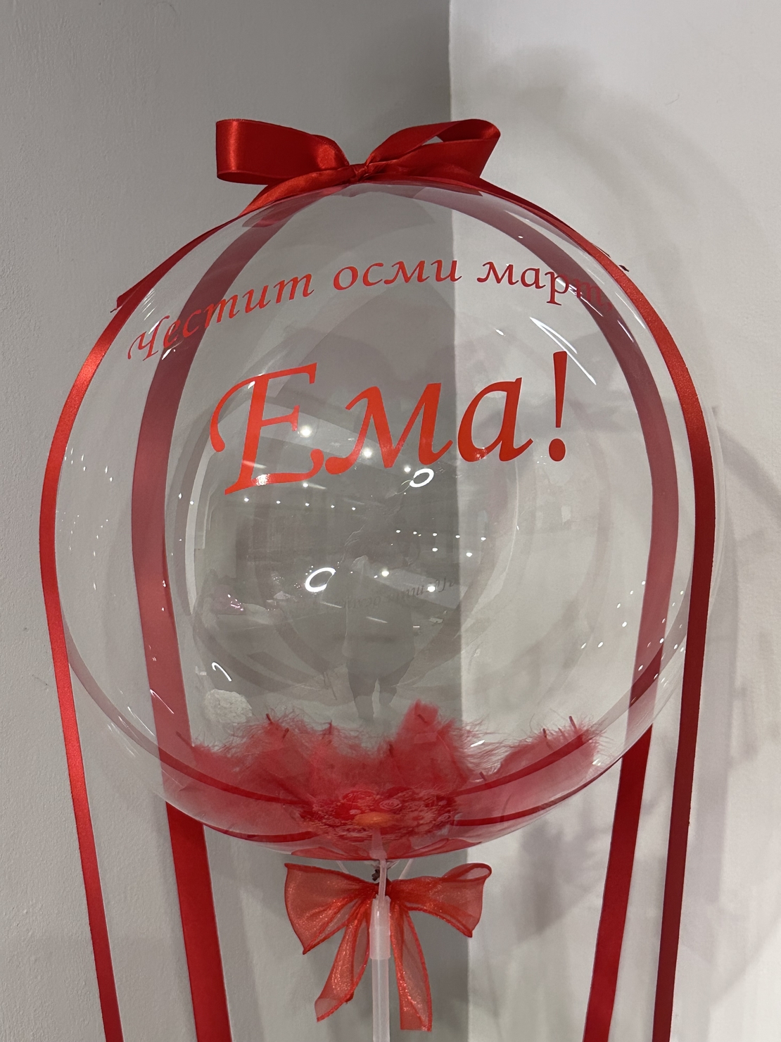 Кристален балон със соеви свещи в червено и бяло