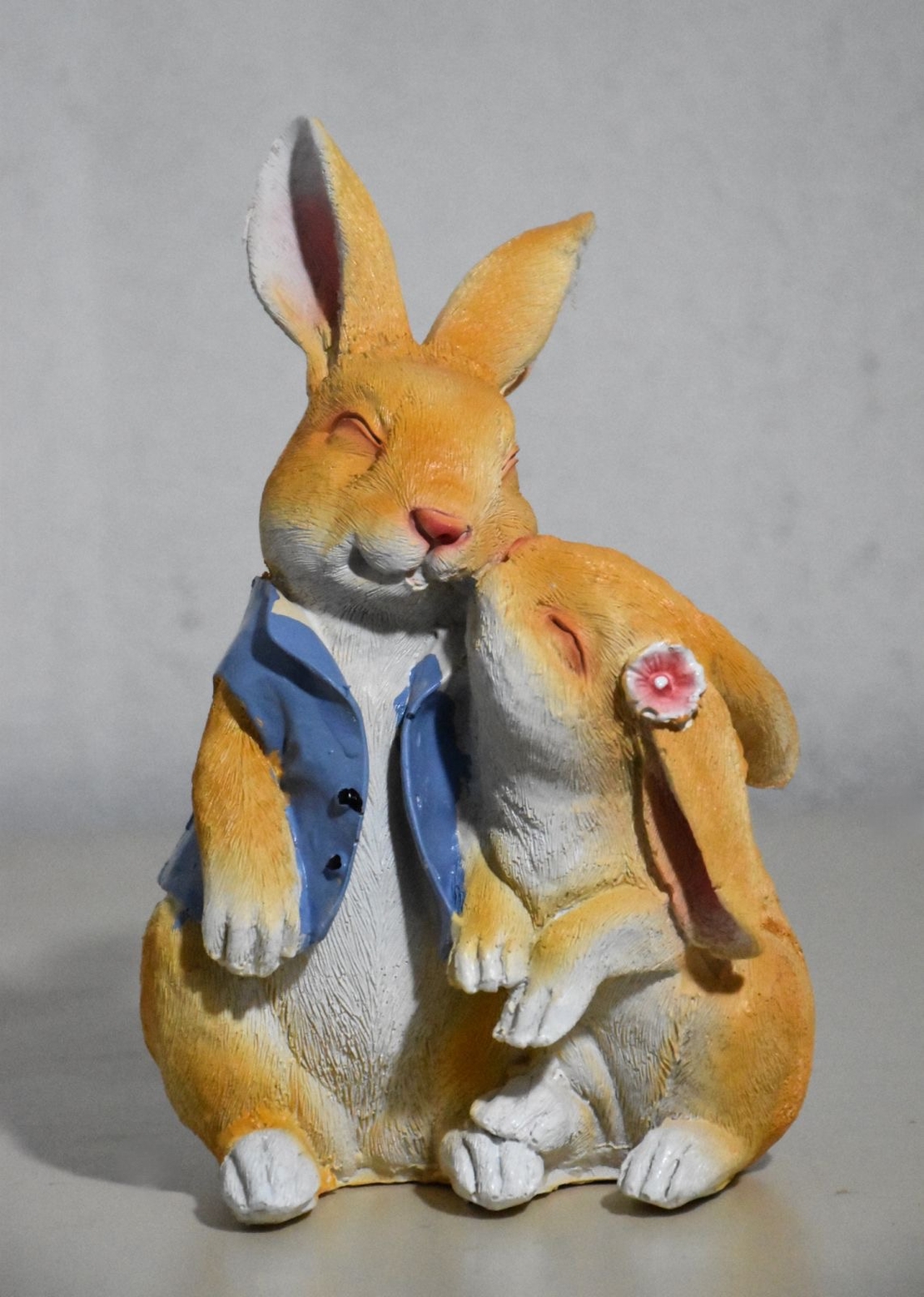 Градинска декорация влюбени зайчета