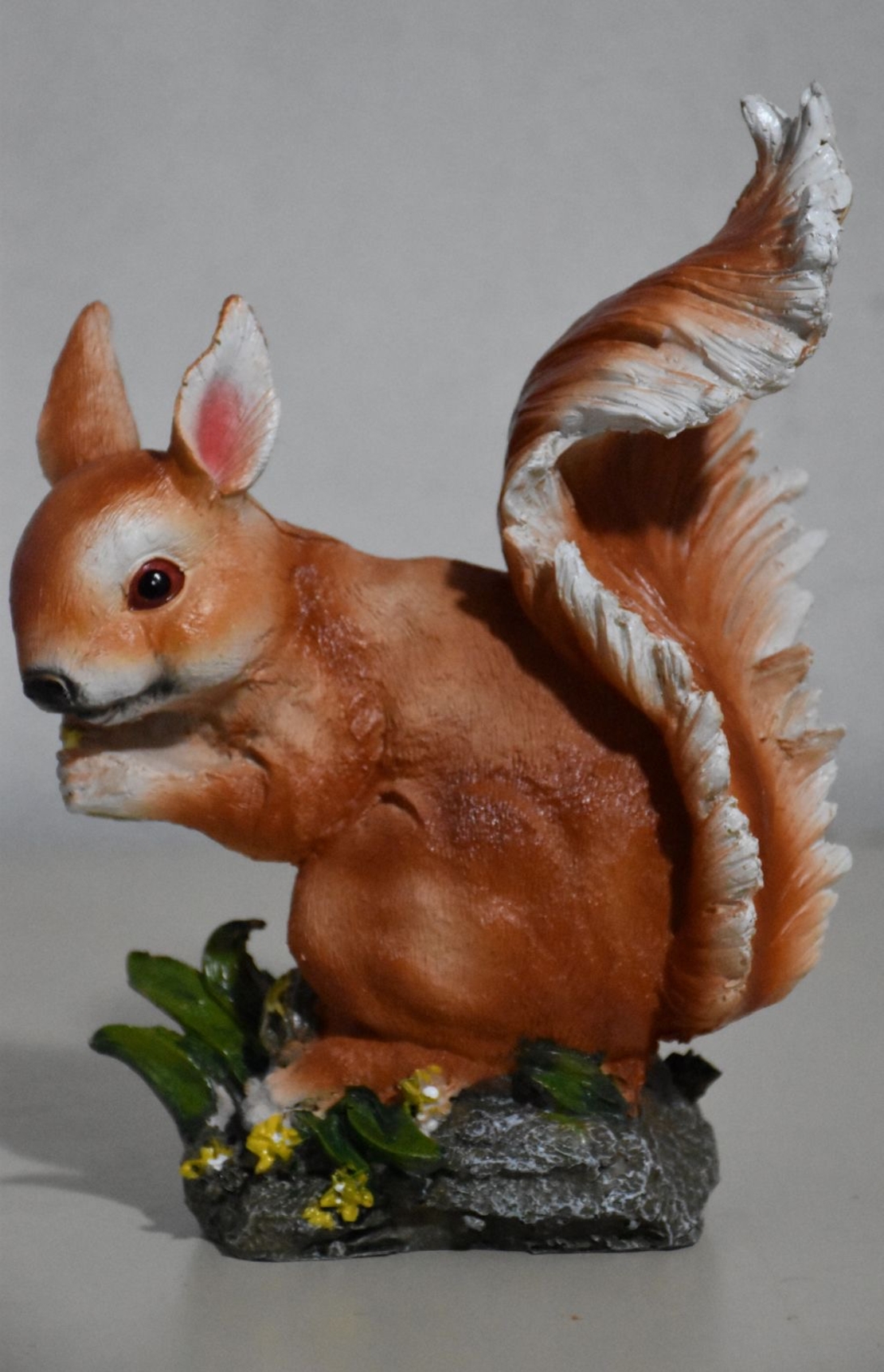 Градинска декорация катеричка