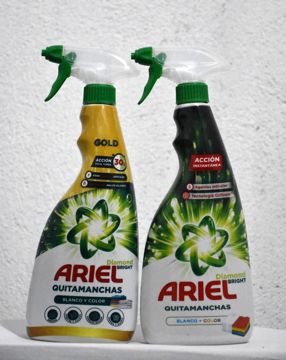 Препарат за премахване на петна от дрехи Ariel