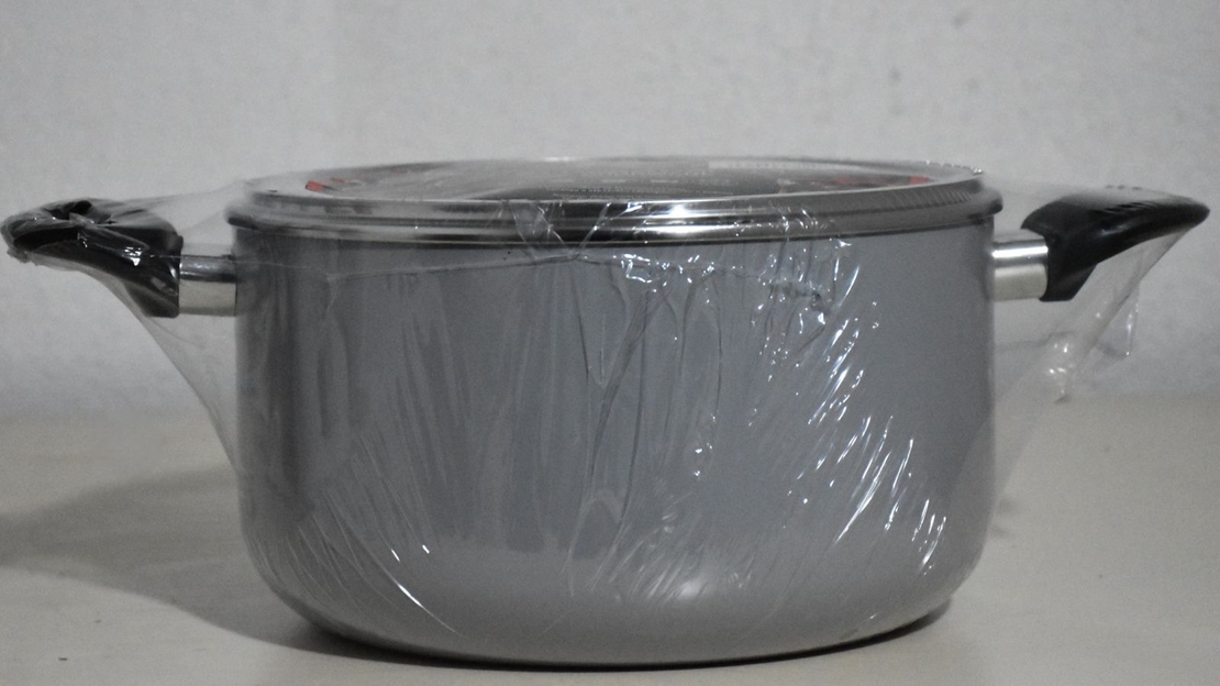 Тенджера с незалепващо покритие 5.6L