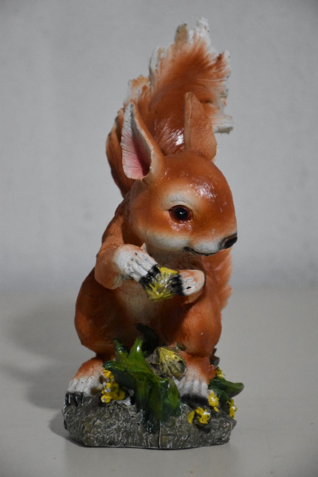 Градинска декорация катеричка