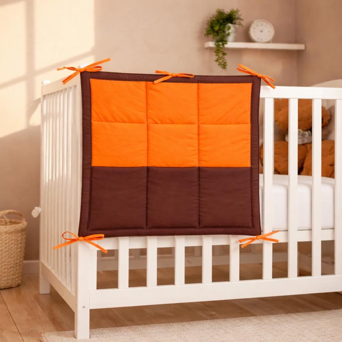 Стилен органайзер за бебешка кошара в кафяво и оранжево