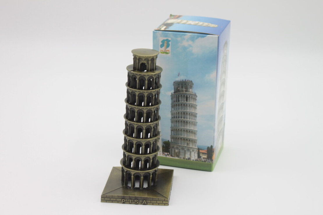 Наклонената кула в Пиза- сувенир от метал