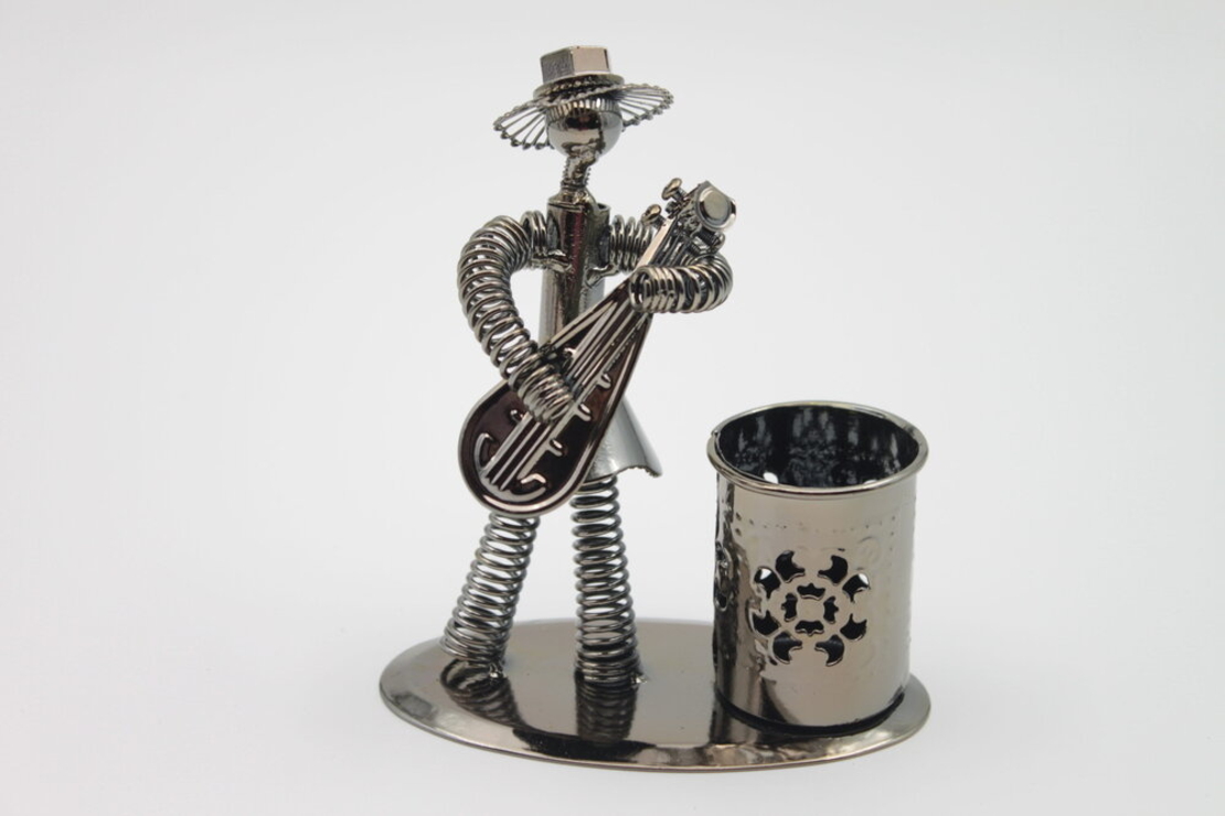 Музикант моливник - от метални части