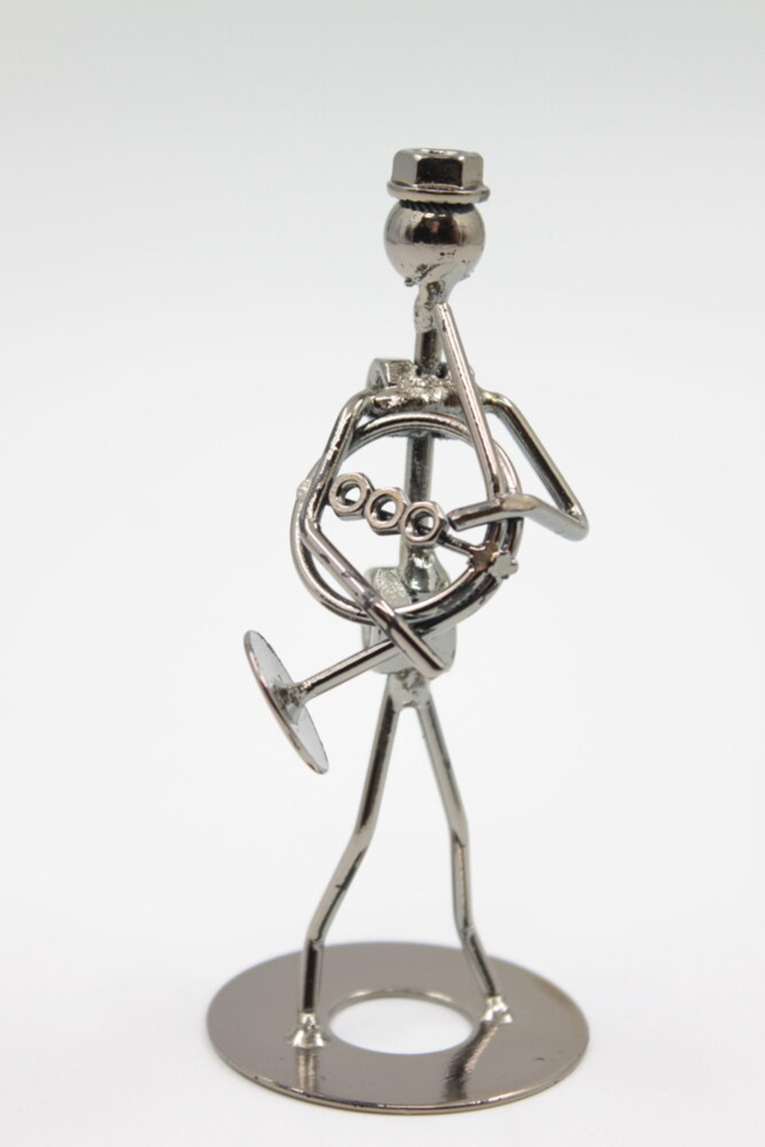 Музикант от метални части -ФРЕНСКИ РОГ