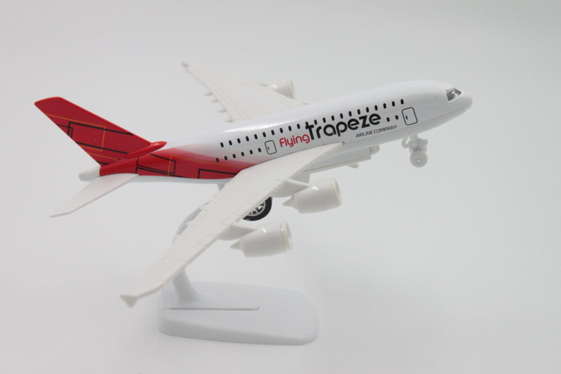 Самолет играчка