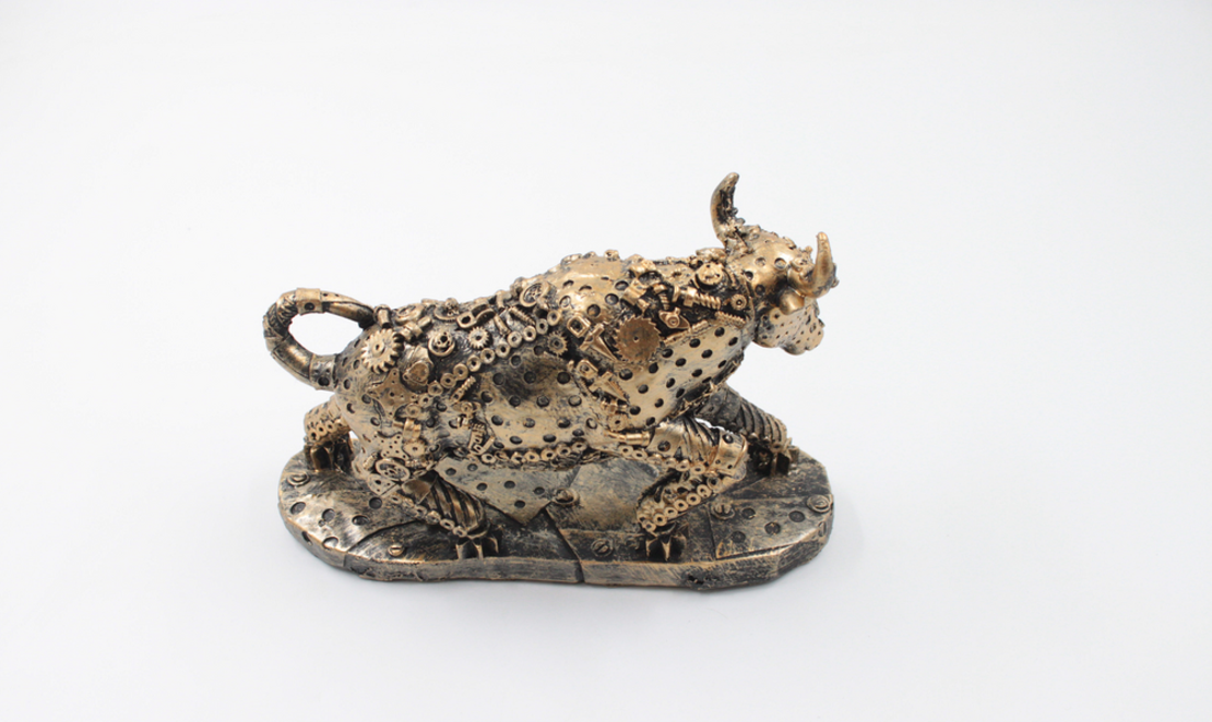 Бик на поставка - декорирана фигура от резин