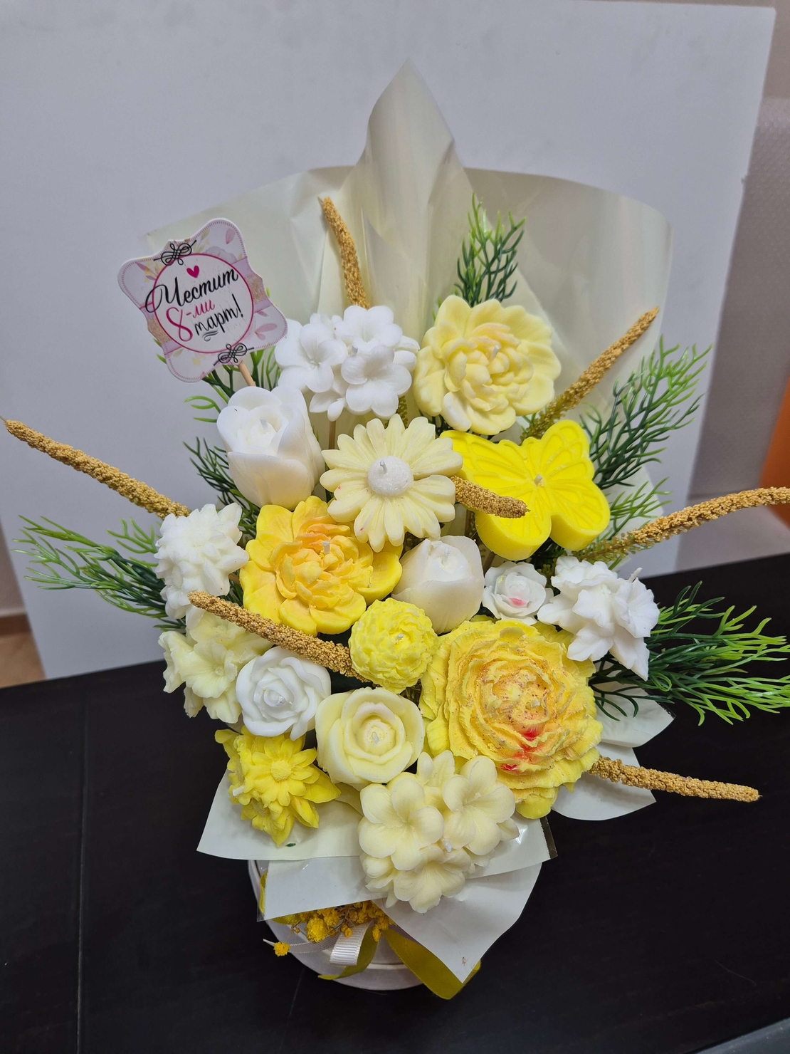 Ароматен букет от соев восък в жълто