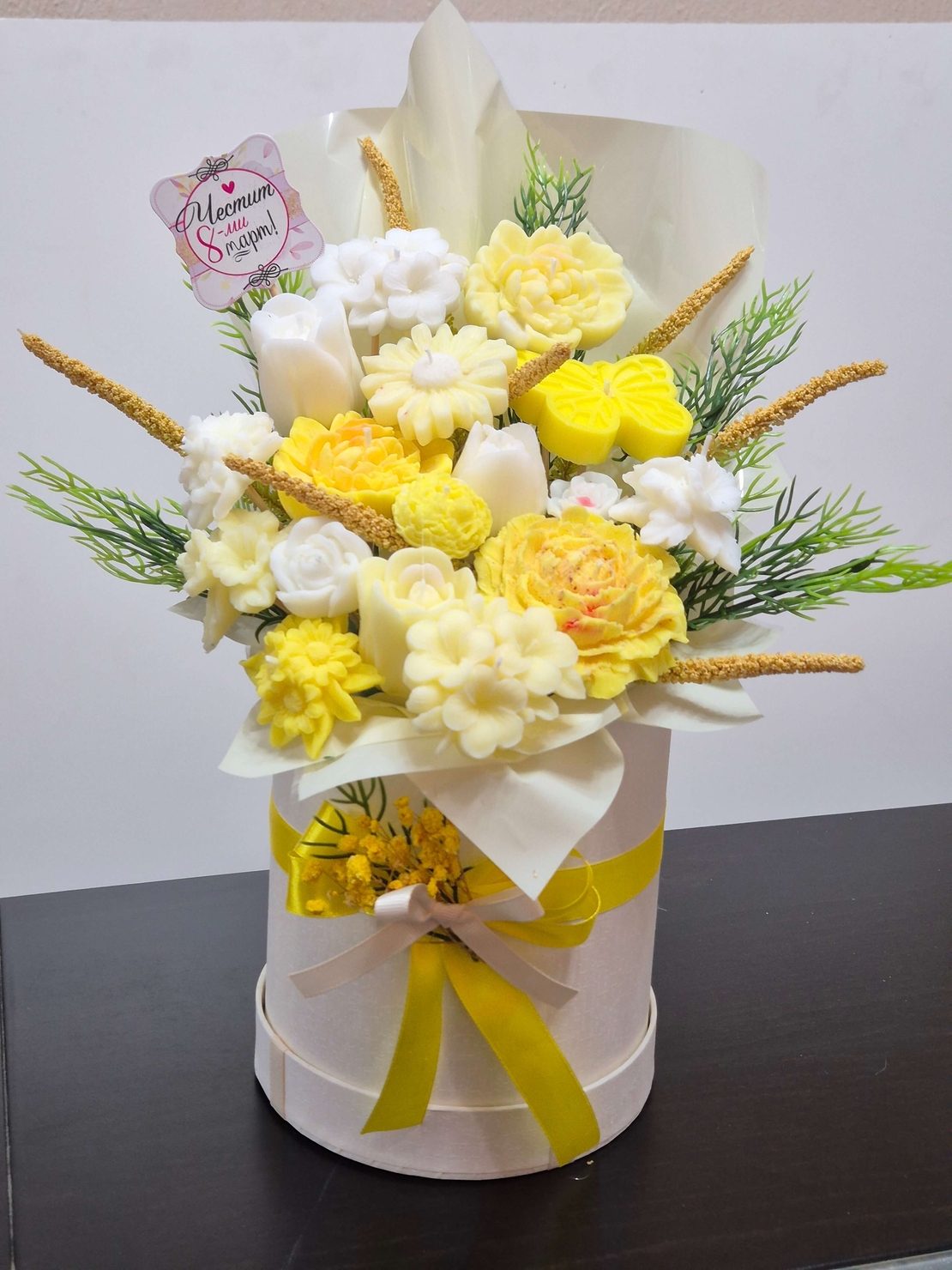 Ароматен букет от соев восък в жълто