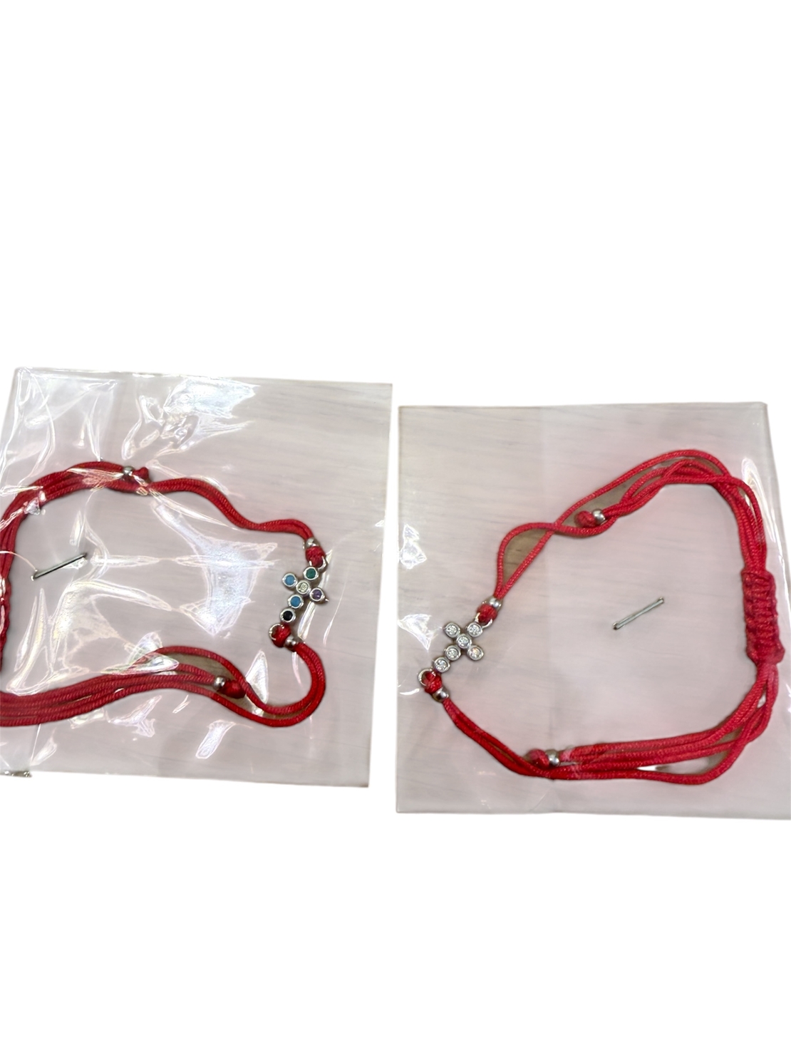 Сребърна гривна 925 с кръст – цветни или бели камъни, червен конец