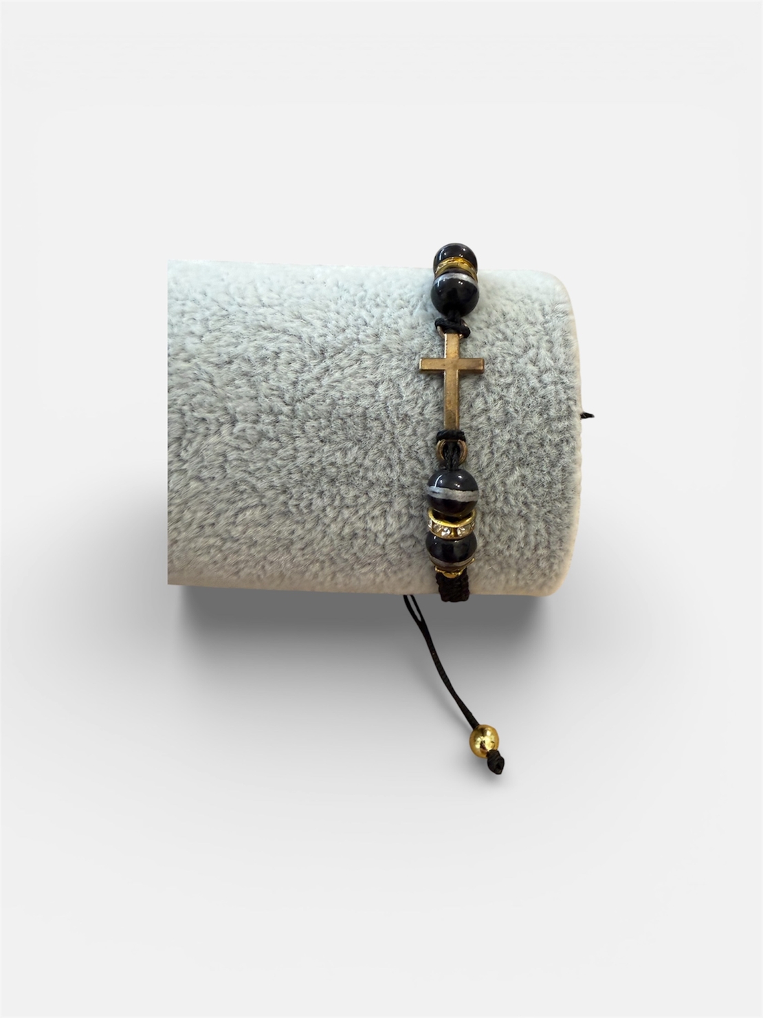 Гривна с православен кръст и черни мъниста