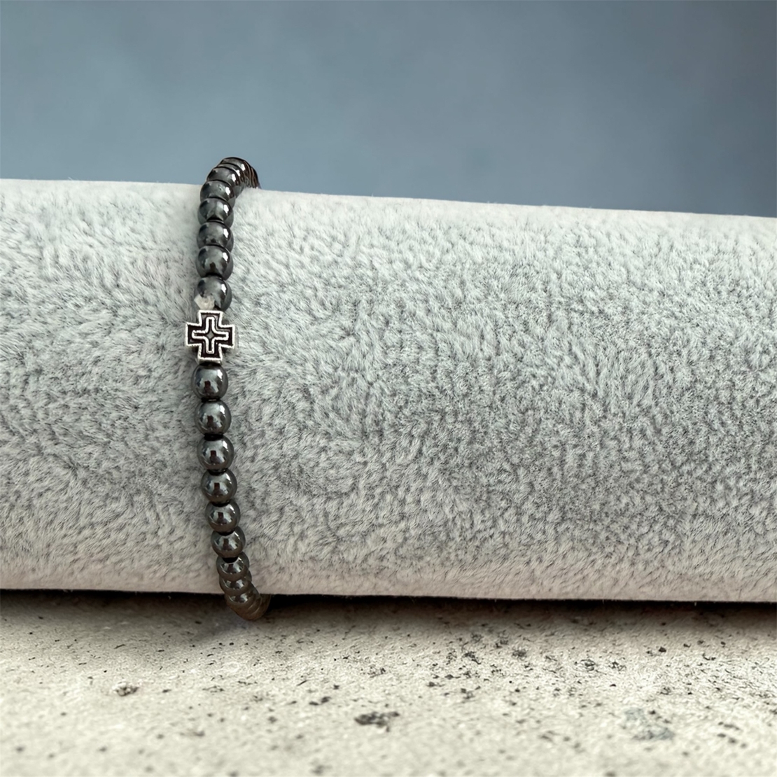 Православна гривна с хематит и метален кръст