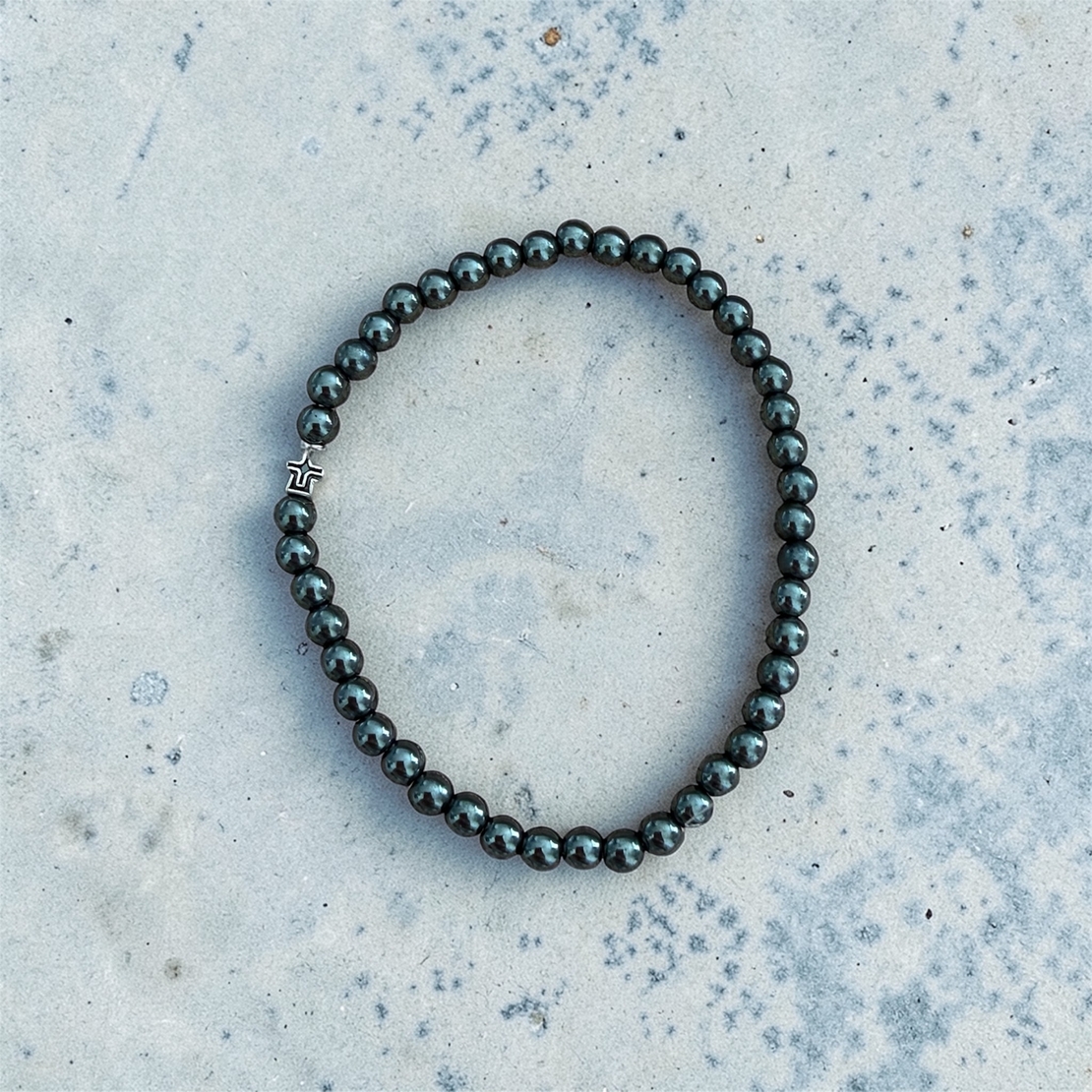 Православна гривна с хематит и метален кръст