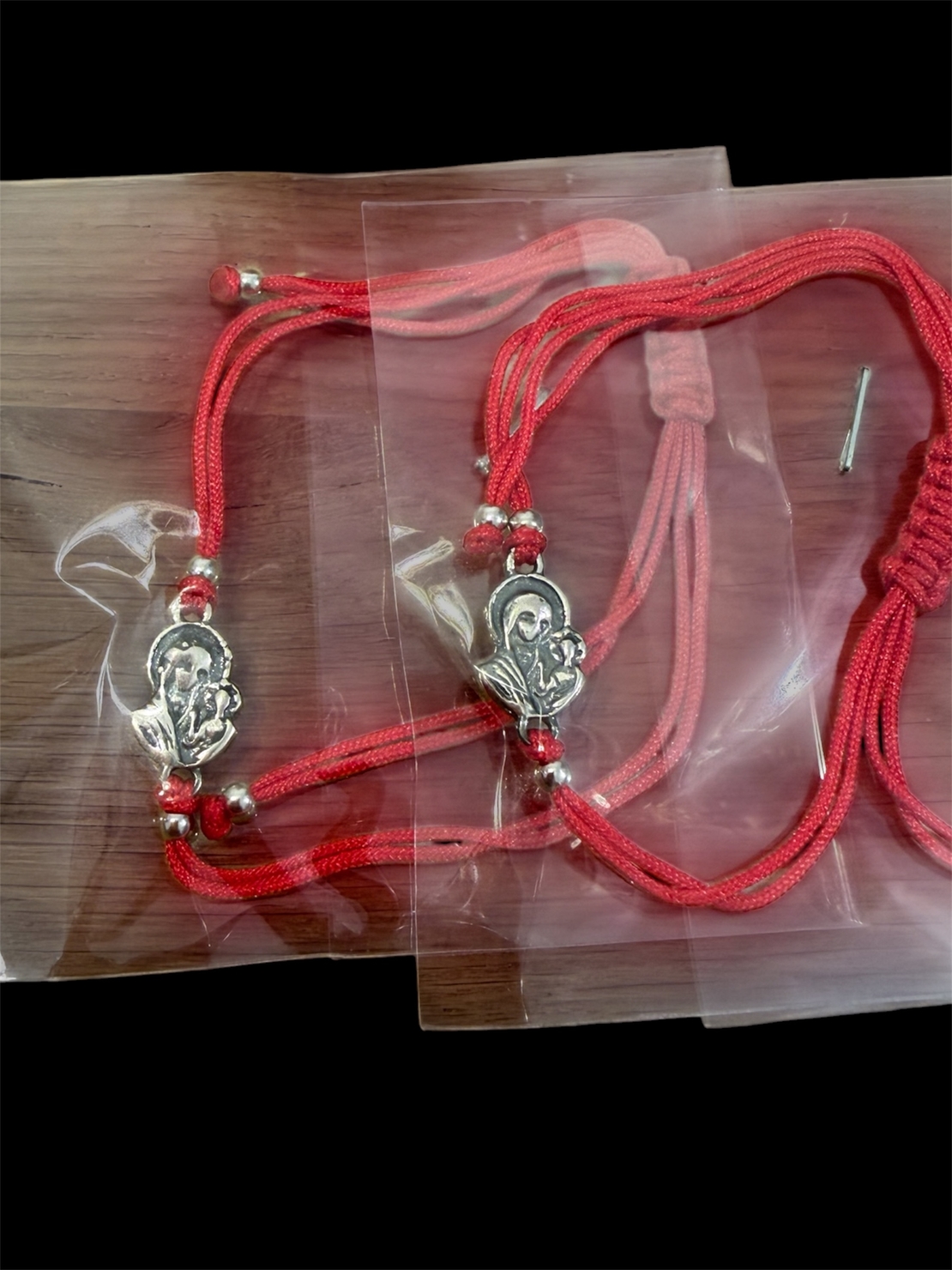 Сребърна гривна 925 с икона Богородица – червен конец