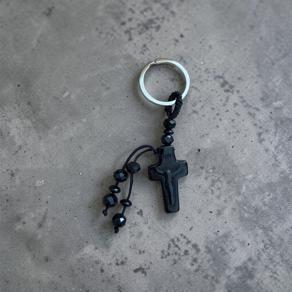 Православен ключодържател с черен кръст и декоративни мъниста