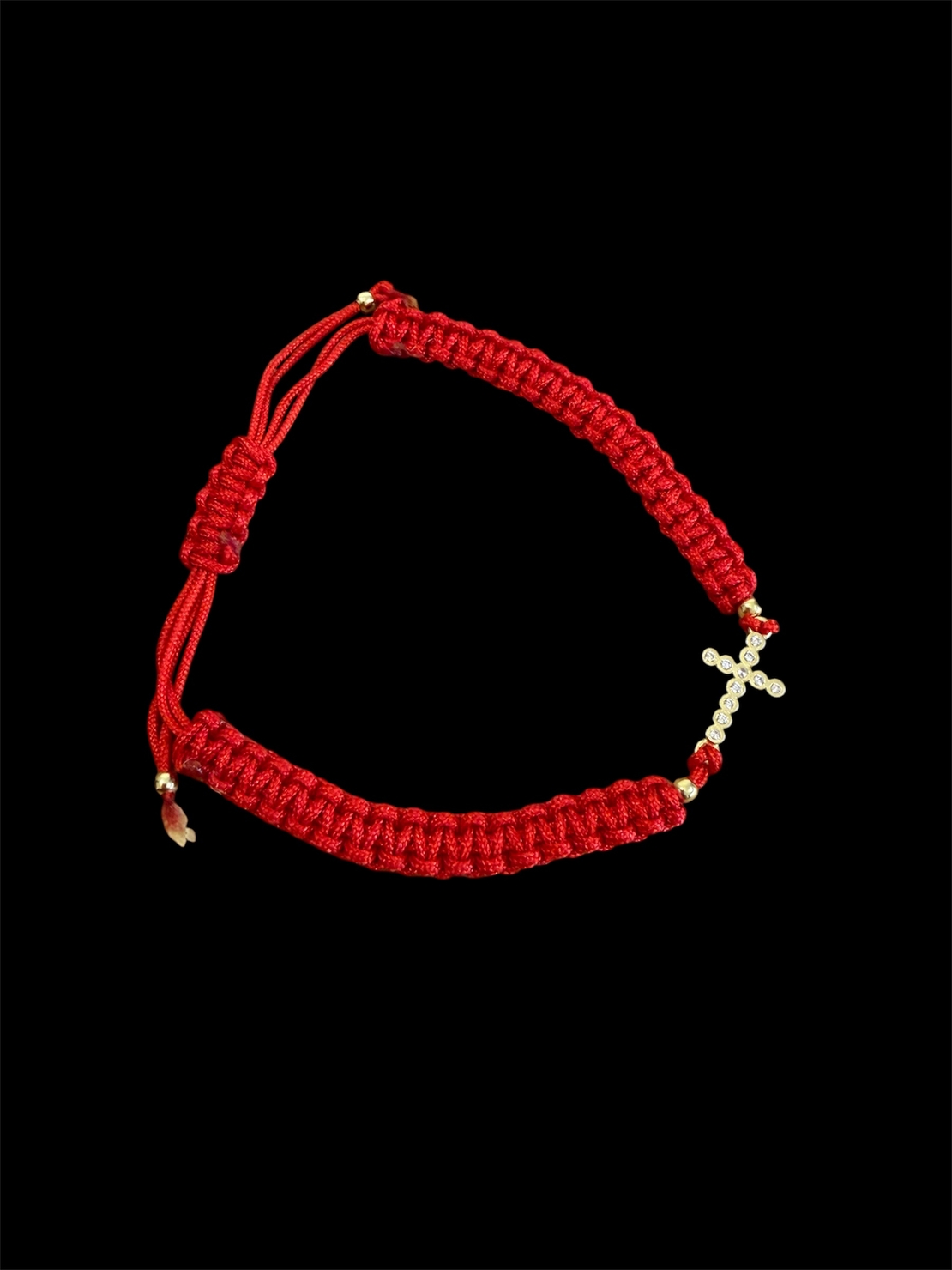 Позлатена гривна с кръст – дебела плетка, червен конец