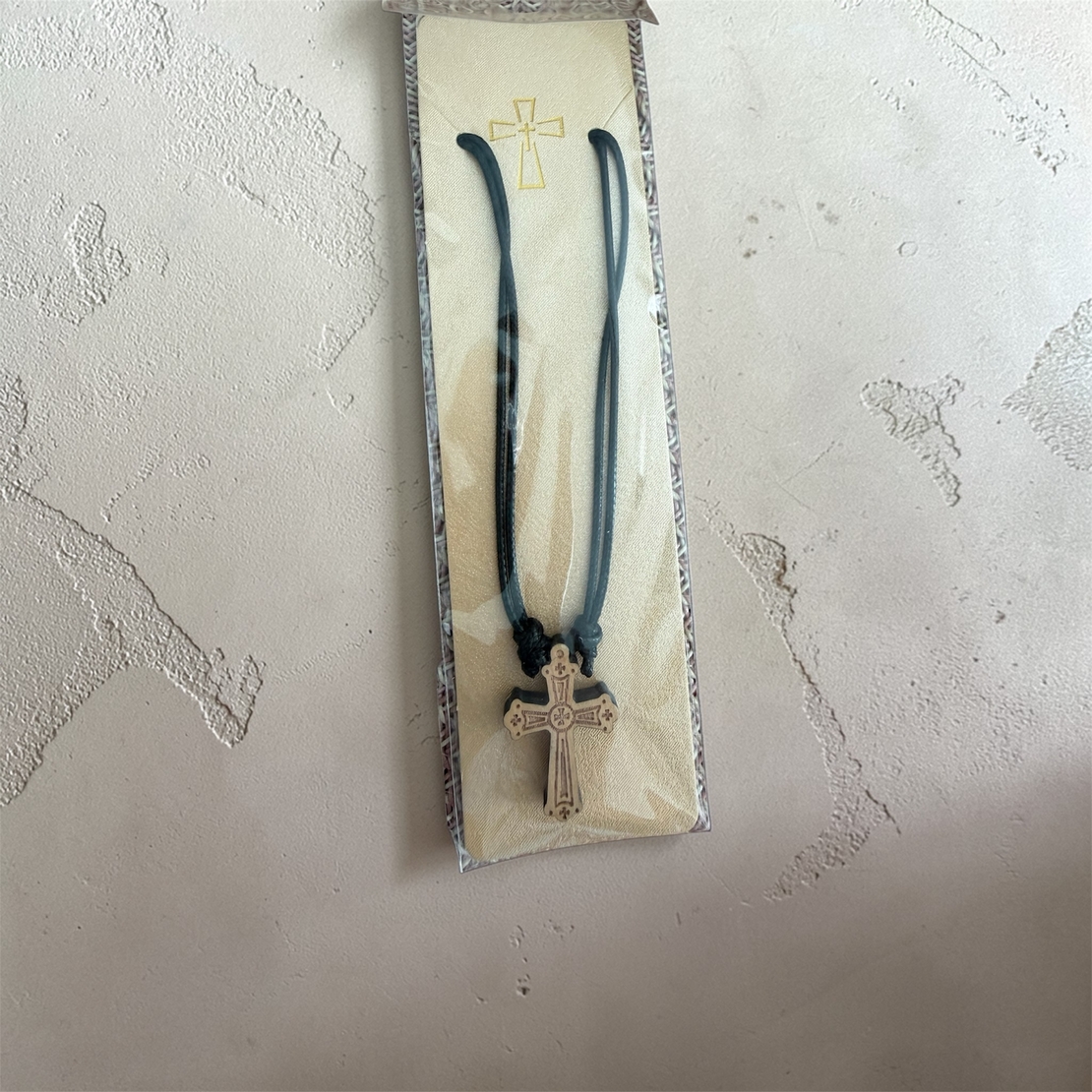 Православно колие с дървен кръст и черен шнур