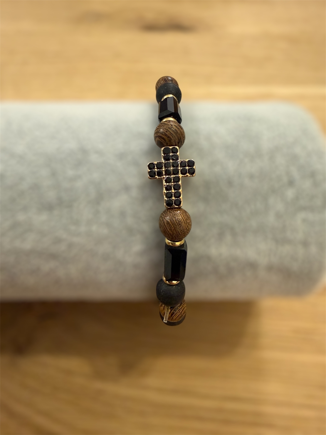 Православна гривна с кръст и черни камъни