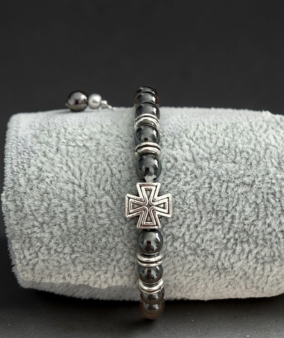 Православна гривна с естествен хематит и кръст