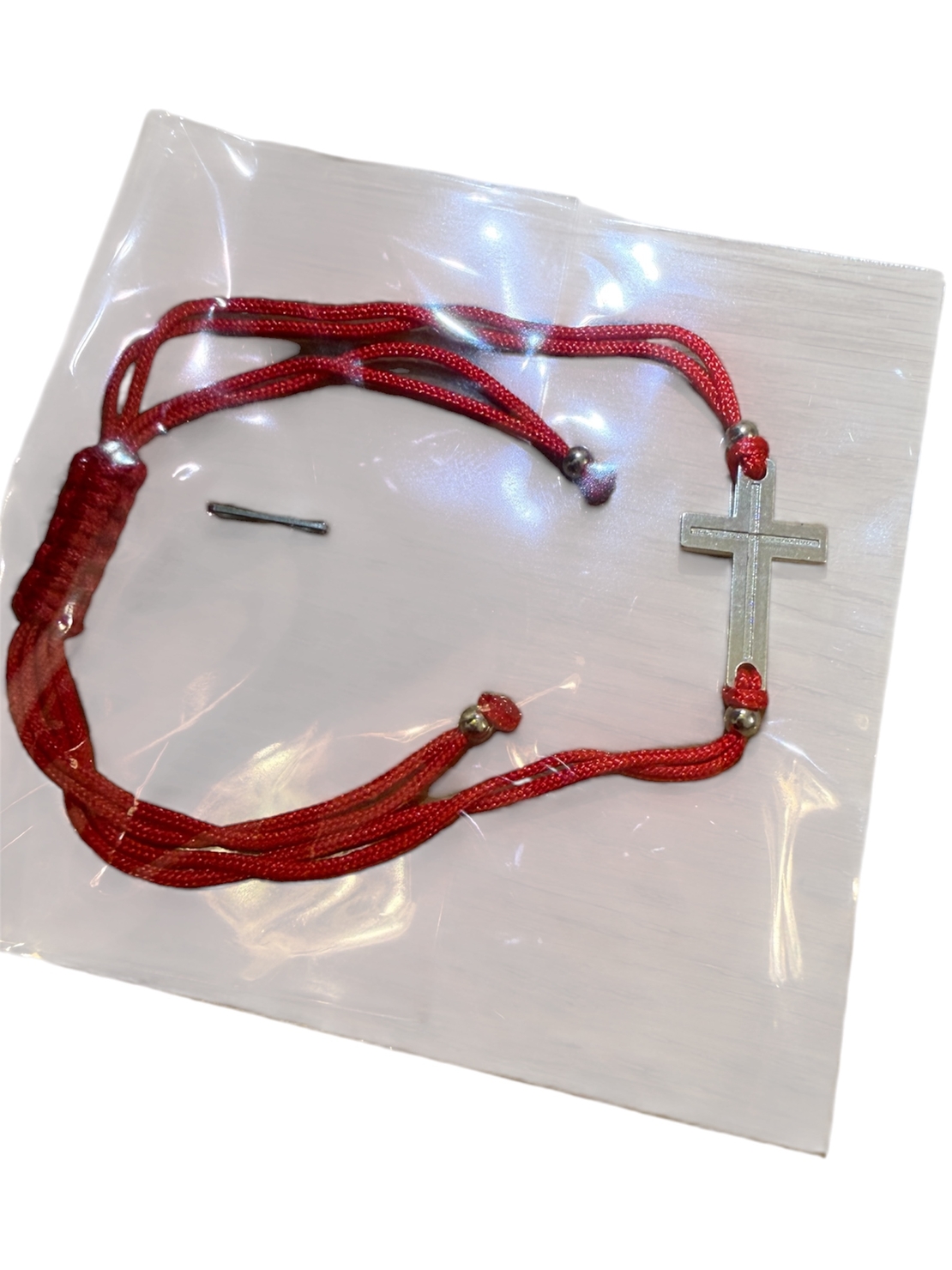 Сребърна гривна 925 с кръст – червен конец