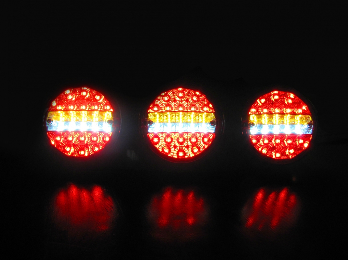 Комплект 12V - 24V Led Лед Тройни Диодни Стопове - Комбинирани Стоп, Габарит, Мигач, Задна Светлина
